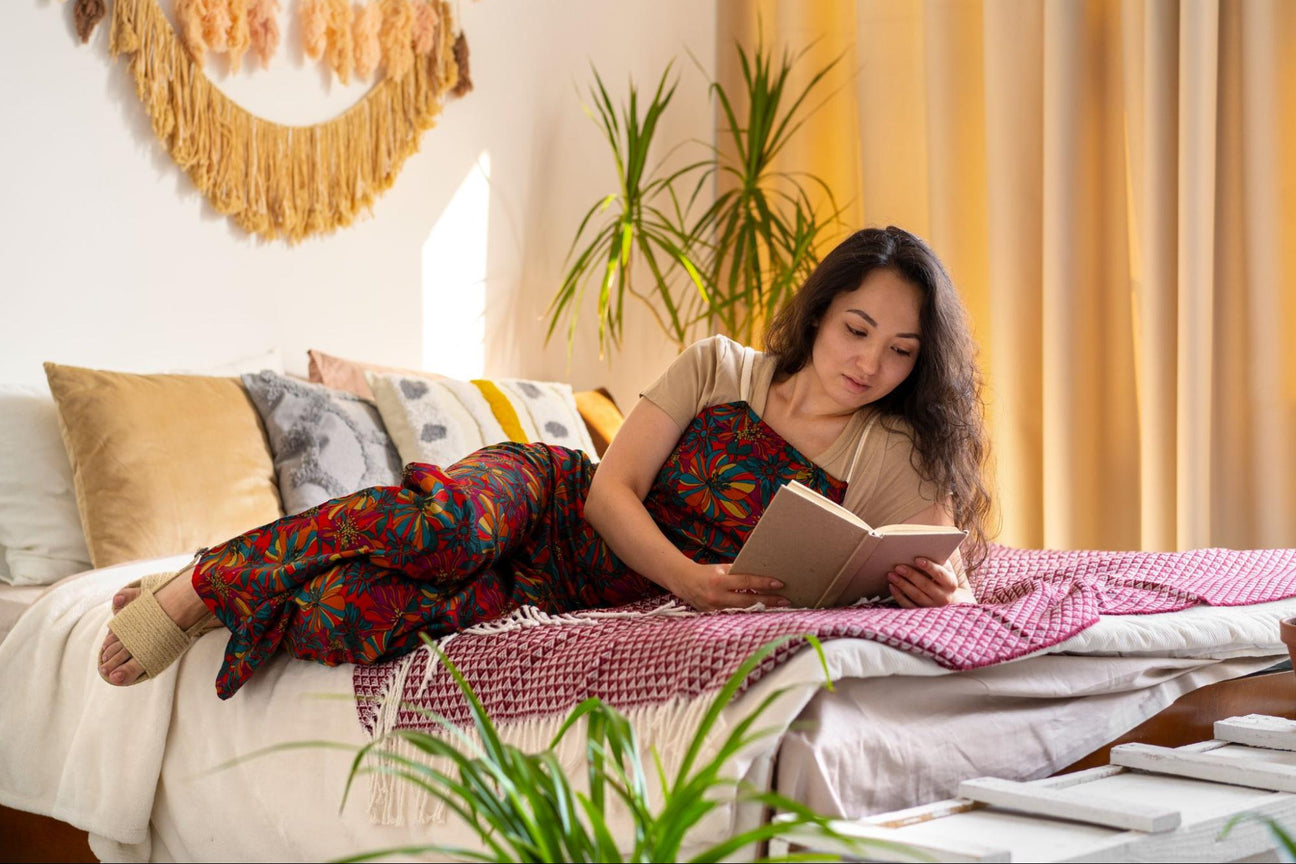 Jesienne kolory w domu – odcienie, które wprowadzają spokój i ciepło