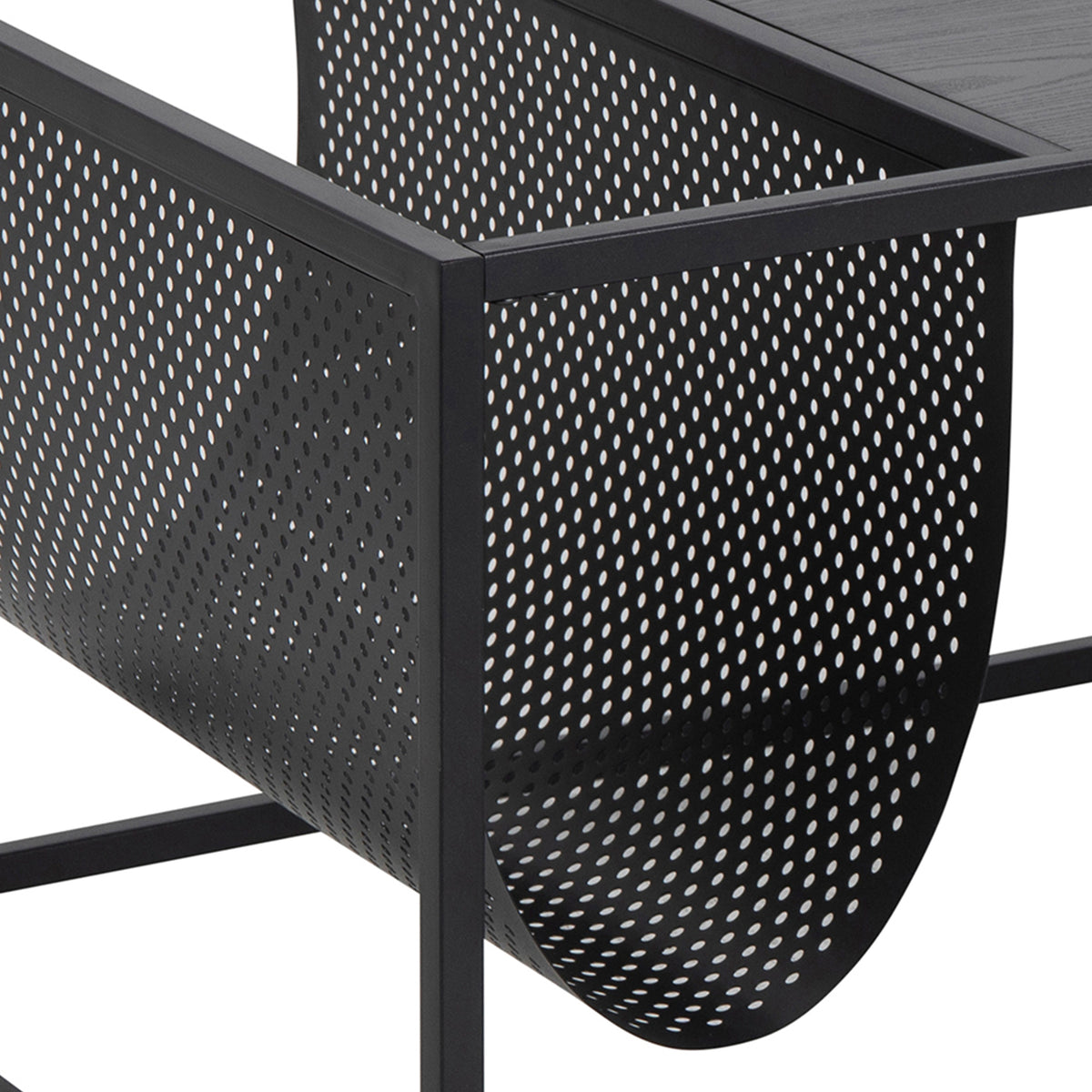 Skeleto 110x60 coffee table – a close-up of the perforated newspaper pocket and the square frame profile