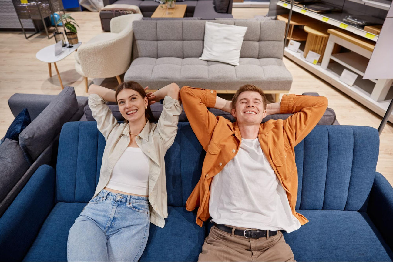 Czym różni się sofa od kanapy? Historia, którą warto znać