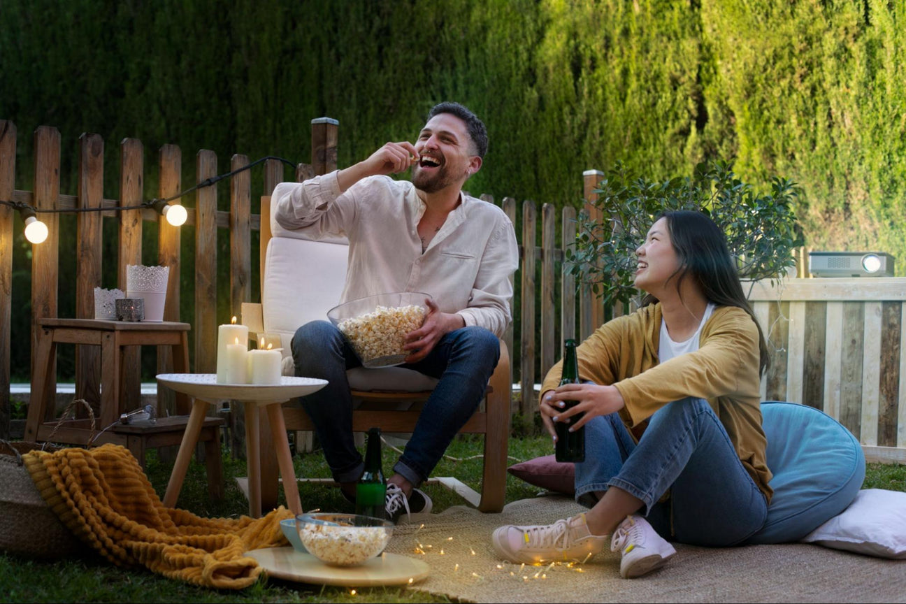 Strefa relaksu w ogrodzie lub na tarasie – meble, które to ułatwią