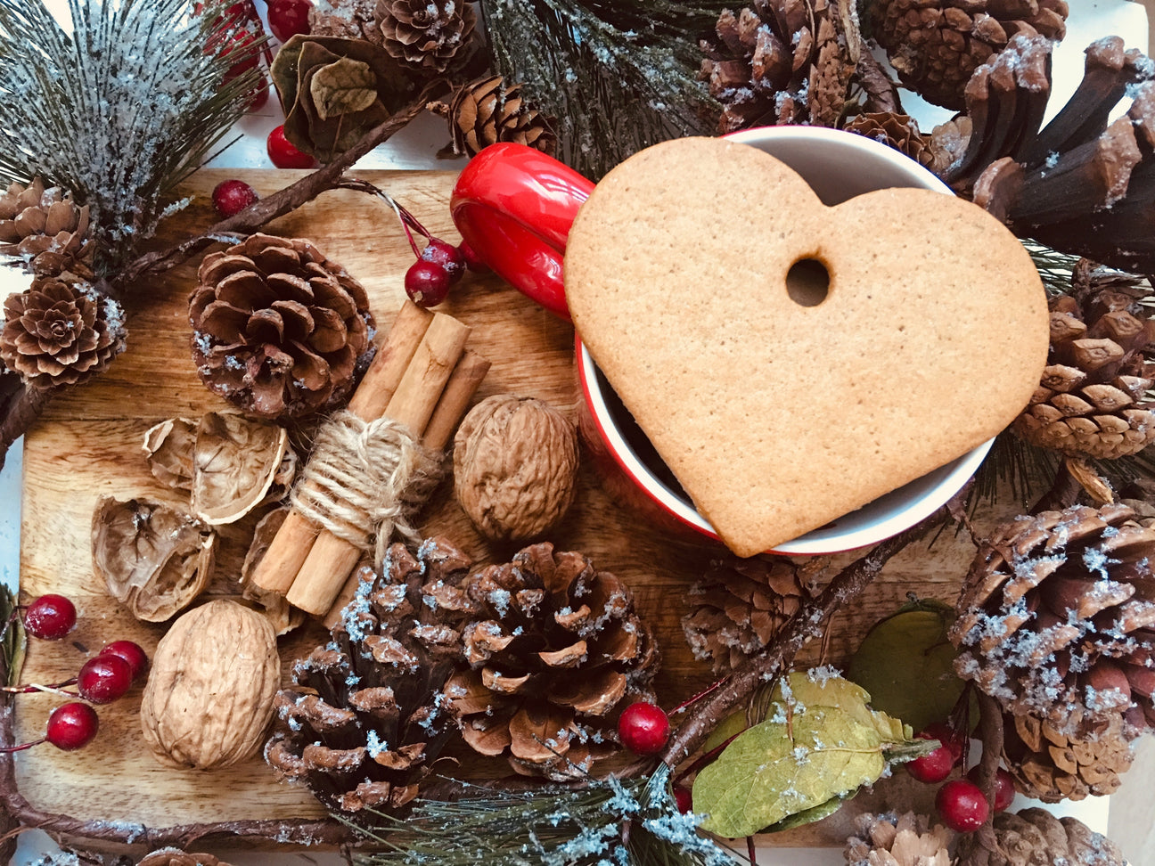 Ozdoby świąteczne – drewniane, lniane i o piernikowym aromacie