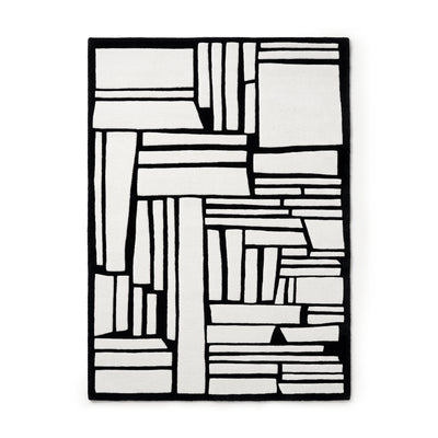 Sokkelo Rug with an Angular Graphic Pattern, Classic Style – front view | Pillovely