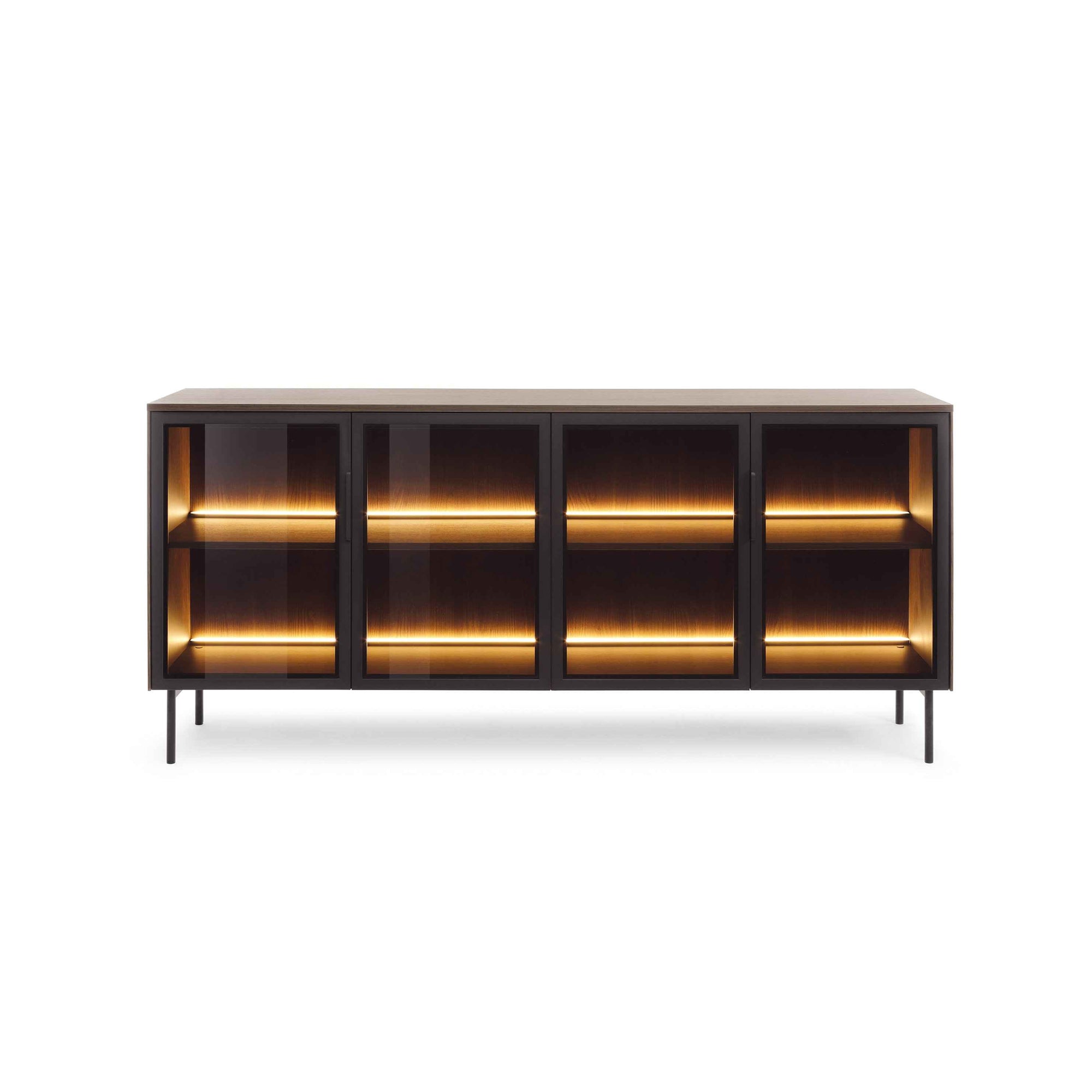 Komoda 181x82 z drzwiami w stylu eleganckim - przeszklone fronty flutes, metalowe nogi, LED | Lummer