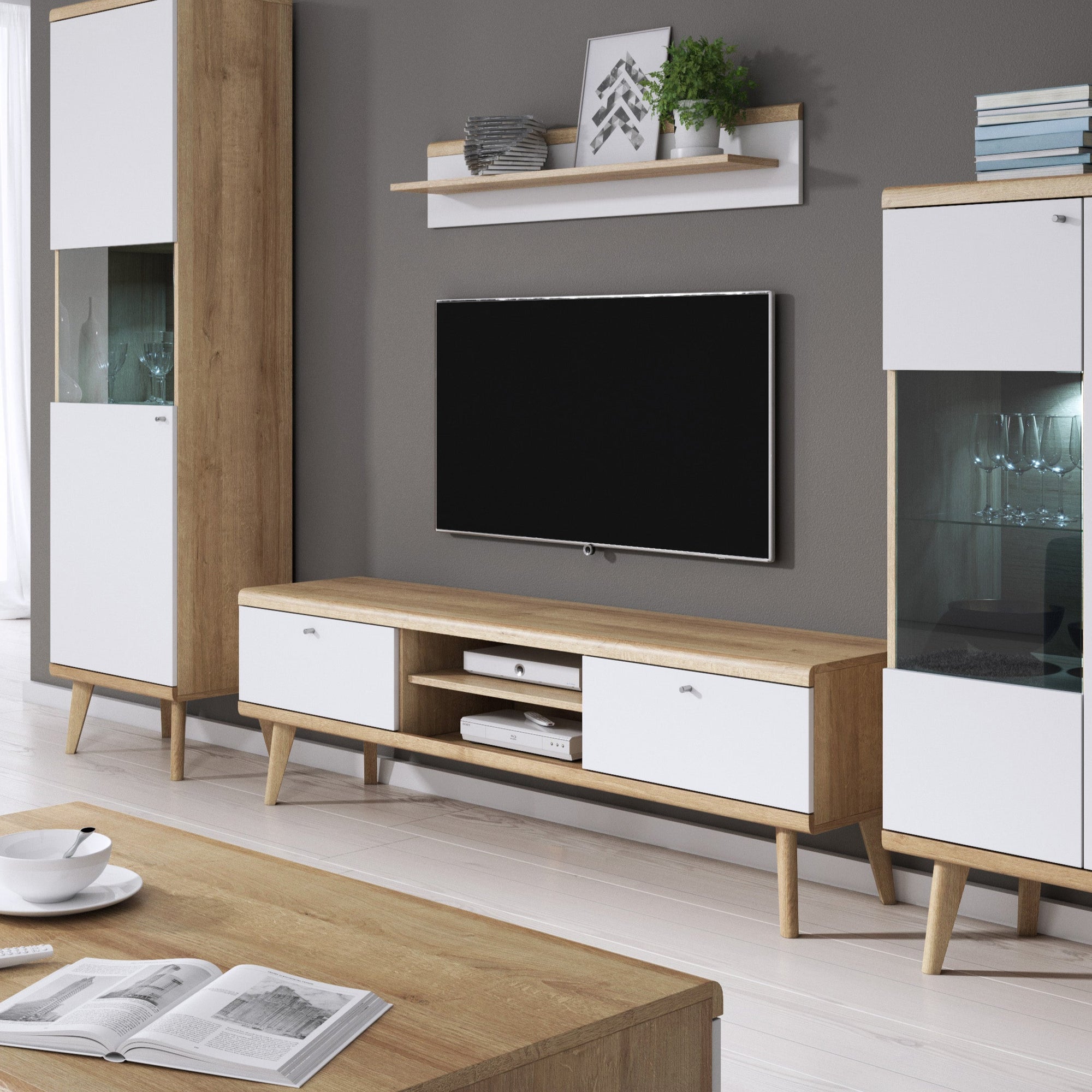 Szafka RTV 160x50 w stylu skandynawskim - dąb riviera, drewniane nóżki, fronty MDF | Lato