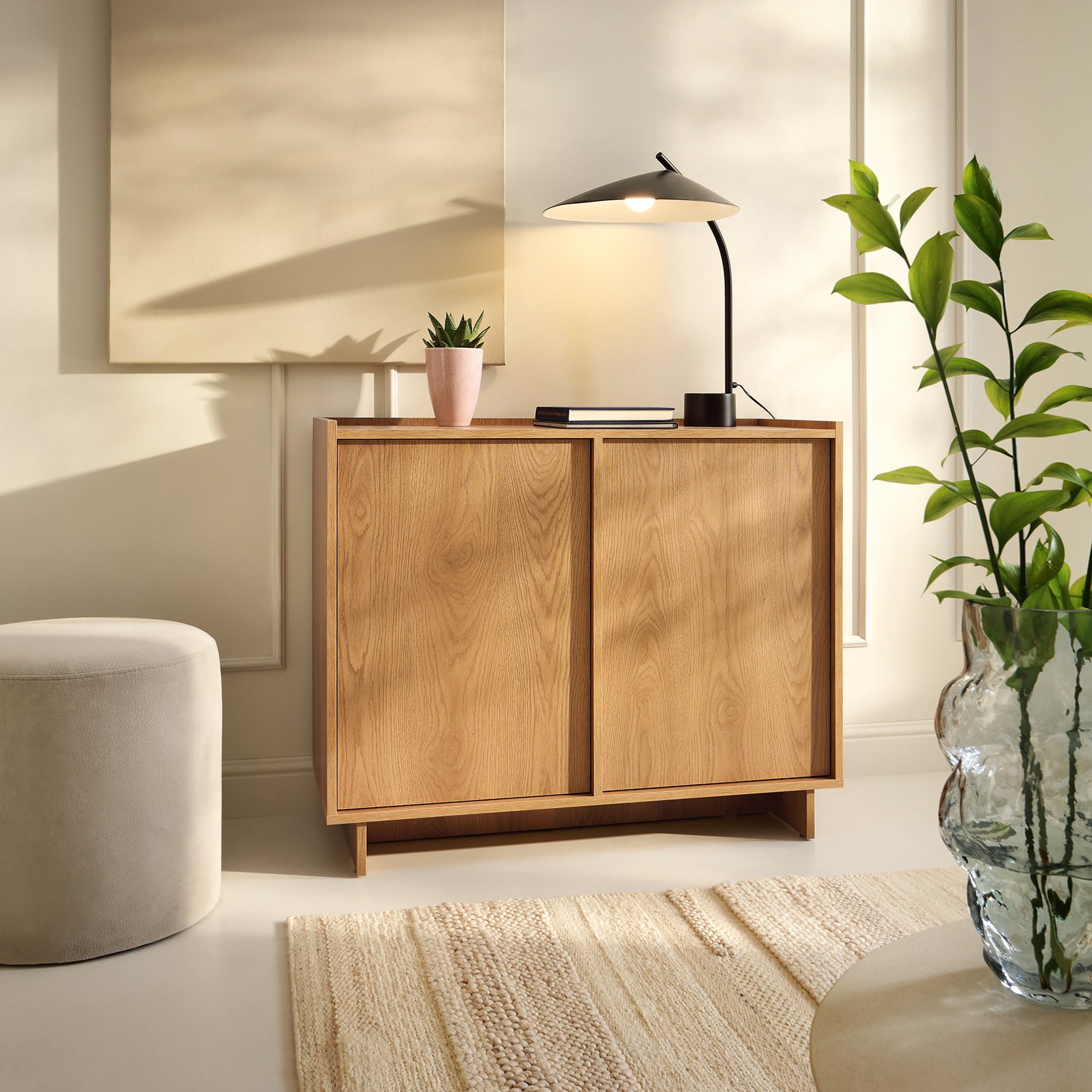 Komoda 98x82 z półkami w stylu japandi - dąb karmel, bezuchwytowe fronty | Kiyro