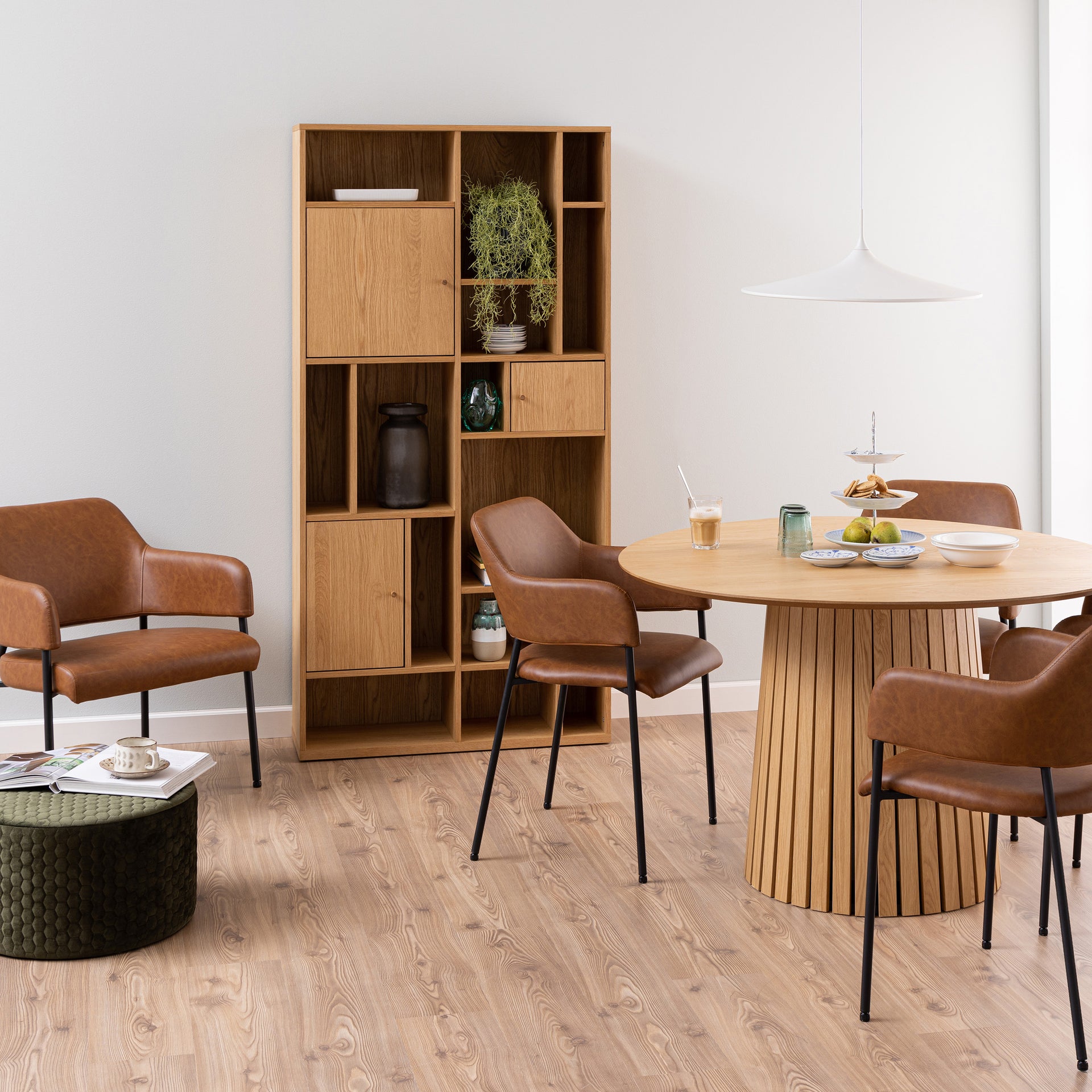 Regał do salonu 90x180 w stylu japandi - dąb olejowany, zamykane półki | Asymo