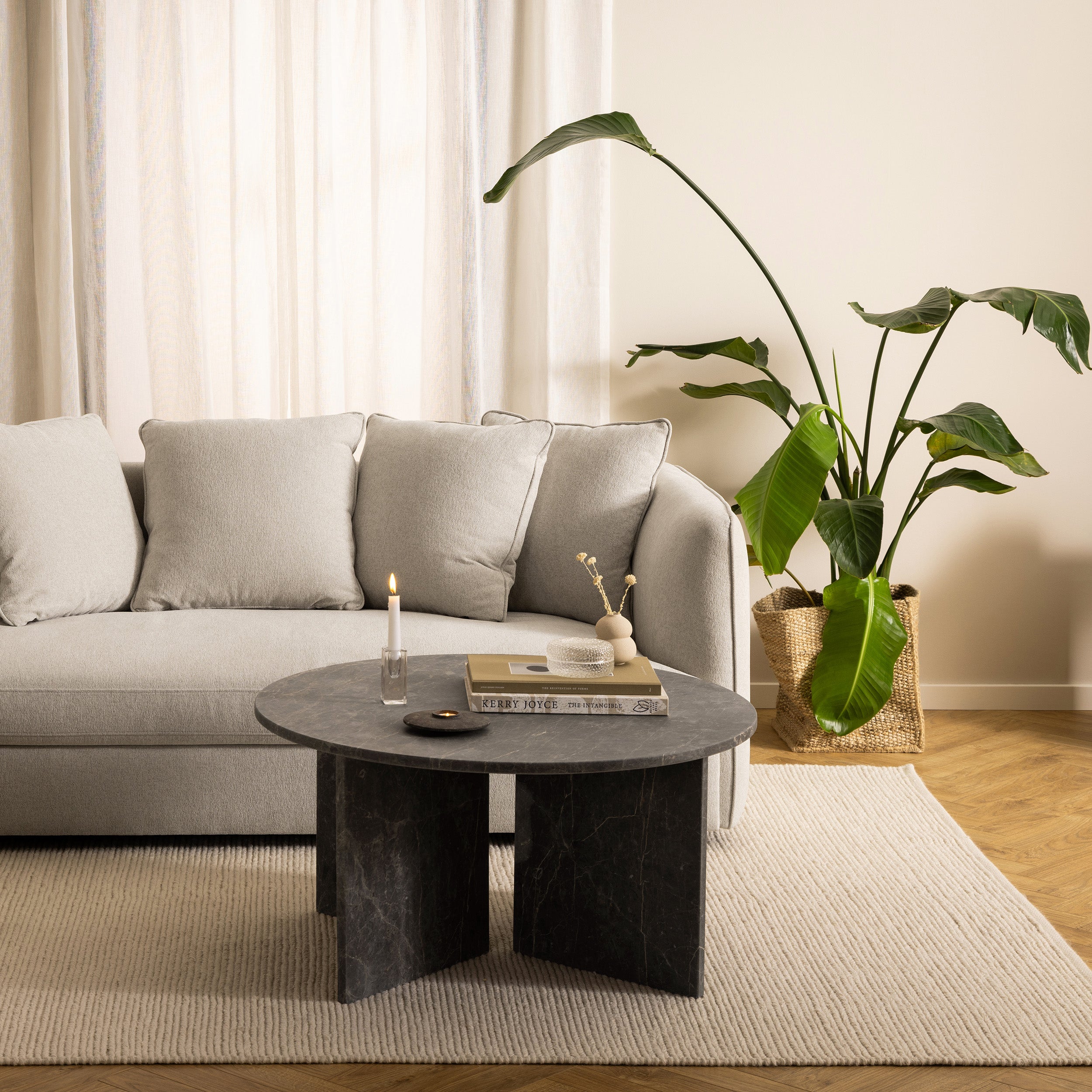 Okrągły stolik kawowy o średnicy 90 cm w stylu eleganckim | Plaris