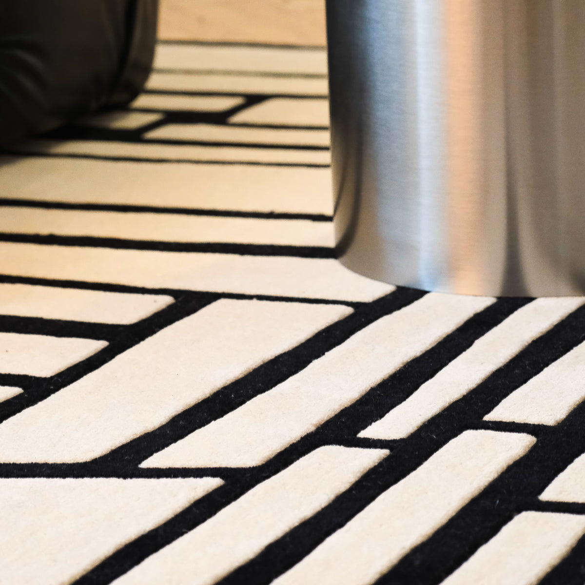 Sokkelo Rug with an Angular Graphic Pattern, Classic Style – photo 2