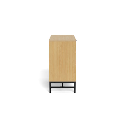 Bambouz chest of drawers 81x81 – side view of the oak-coloured body and black base with a connecting piece