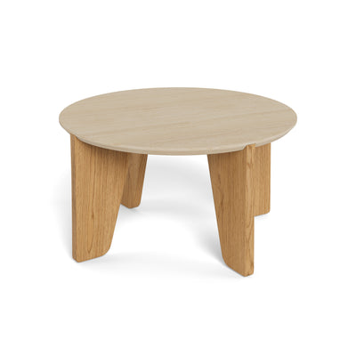 Tendra coffee table, Ø80x45, with a travertine-effect top and oak-coloured legs – a coffee table for the living room, viewed from an angle