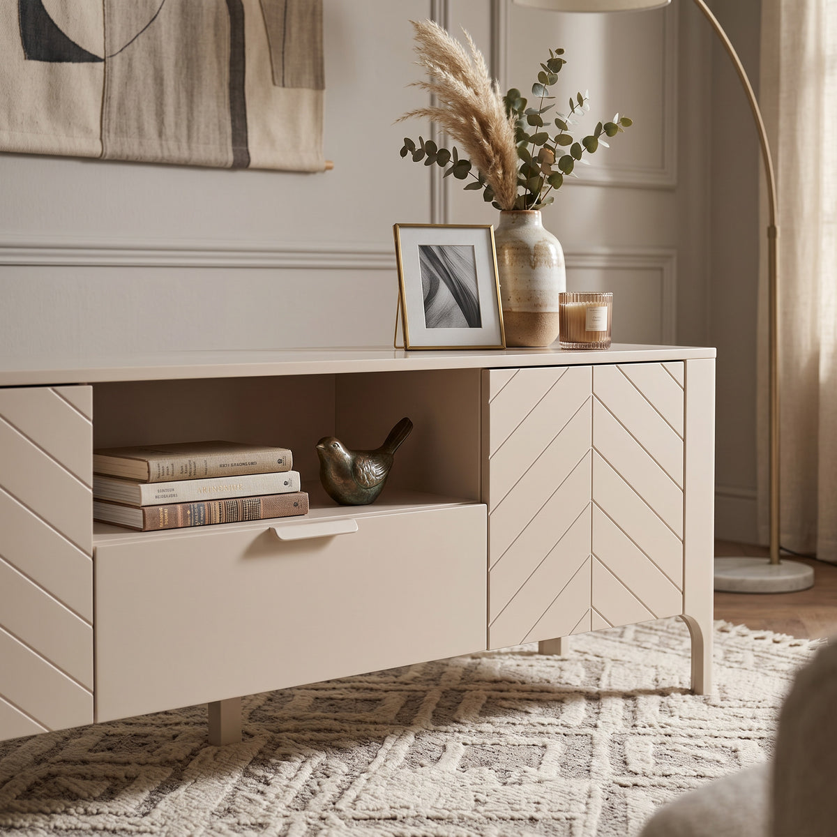 EKLIPSO TV cabinet 160x57 with herringbone fronts in a modern style, colour Cashmere – in an interior setting | Pillovely